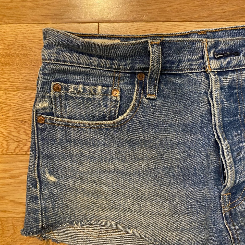 Levi’s High Rise Cut Offs - Picture 2 of 5